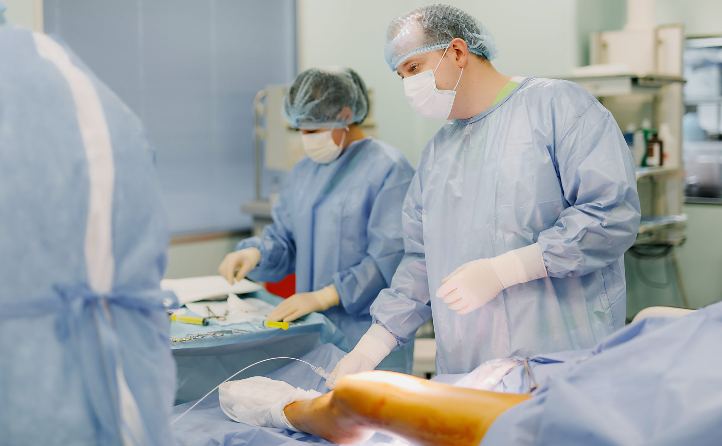 Венектомія (флебектомія) вен нижніх кінцівок у Києві | МЦ Лелека Венектомія (флебектомія) вен нижніх кінцівок у Києві | МЦ Лелека