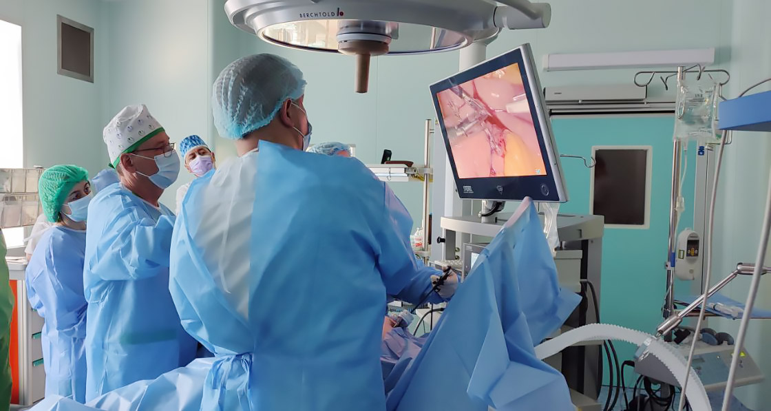 Грижа білої лінії живота: лікування в Києві | МЦ Лелека